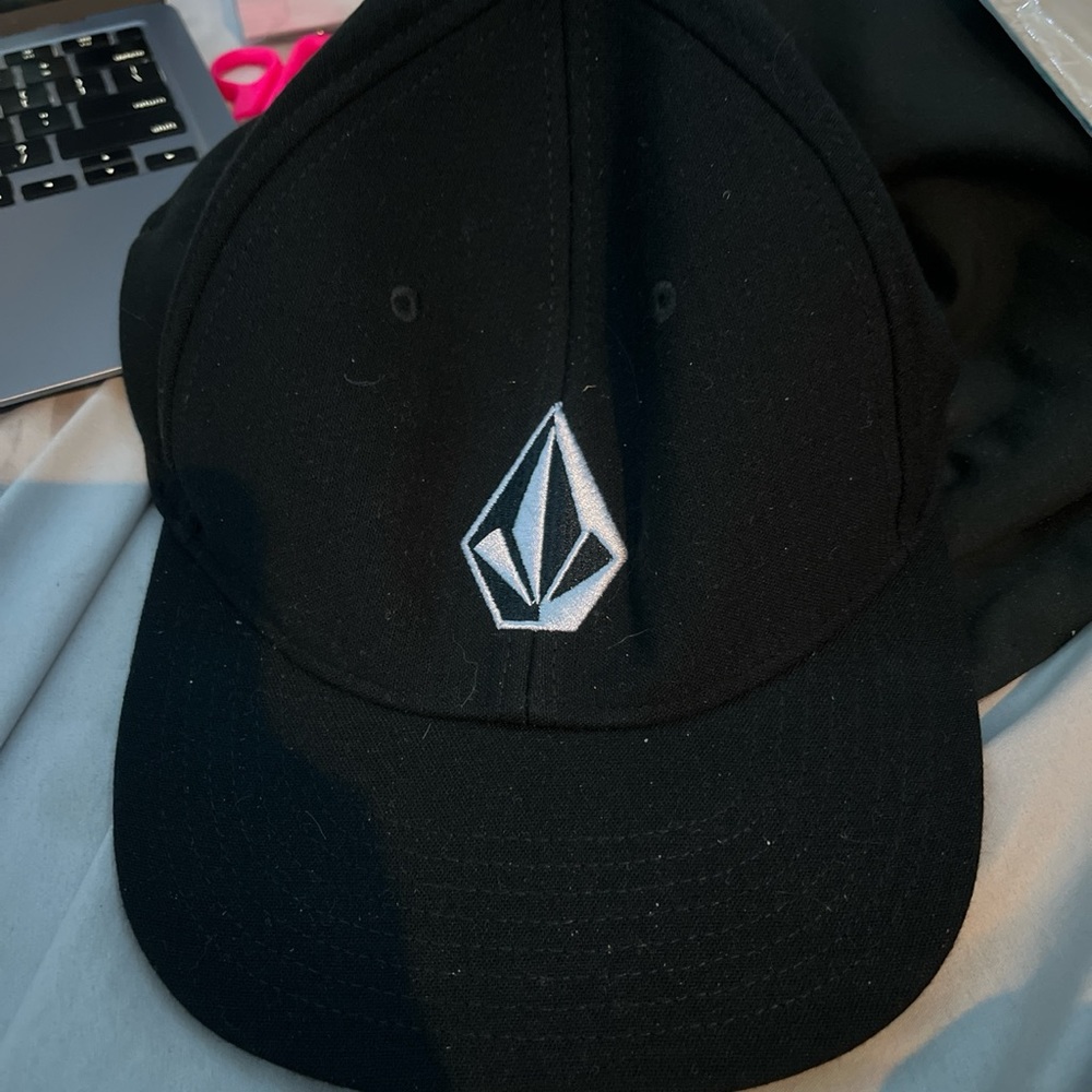 Volcom hat - Picture 1 of 2